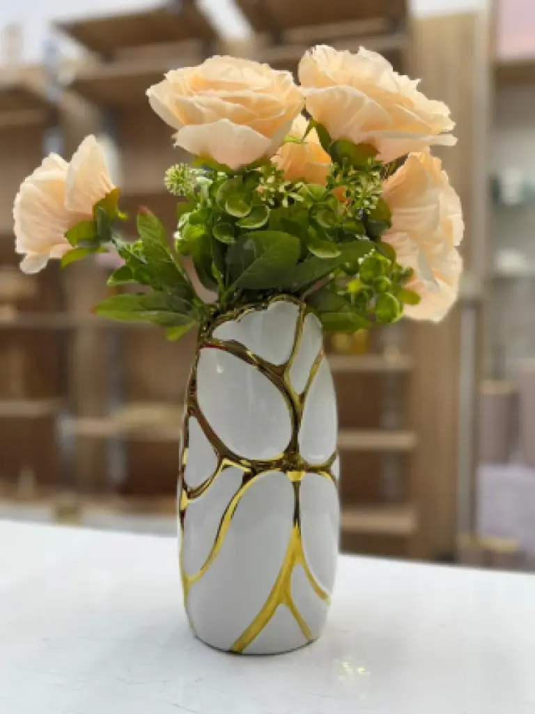 vase E01